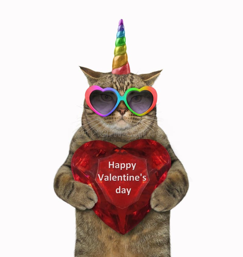 Unicorno del gatto che tiene un cuore vermiglio 2 fotografia stock libera da diritti Unicorno del gatto che tiene un cuore vermiglio 2 fotografia stock libera da diritti
