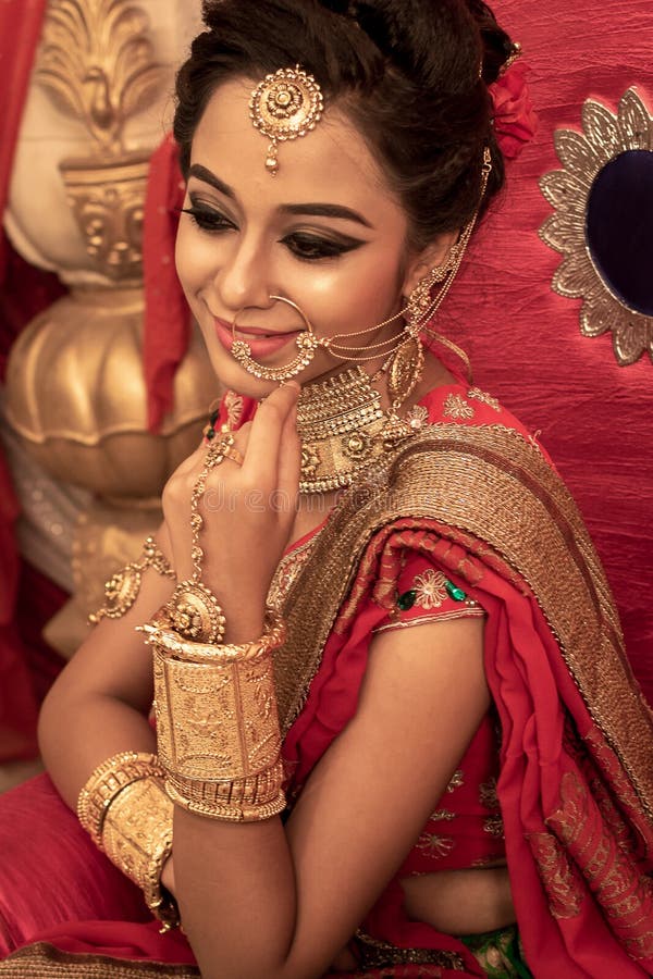 Wedding Bridal Lehenga - Bride in Amazing Saree Gown. More information on  Wedd… | Indian wedding photography poses, Indian bridal photos, Indian  wedding photography