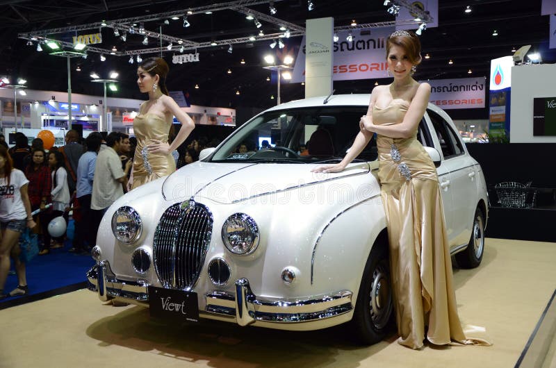 unidentified-females-presenter-mitsuoka-viewt-24184444.jpg