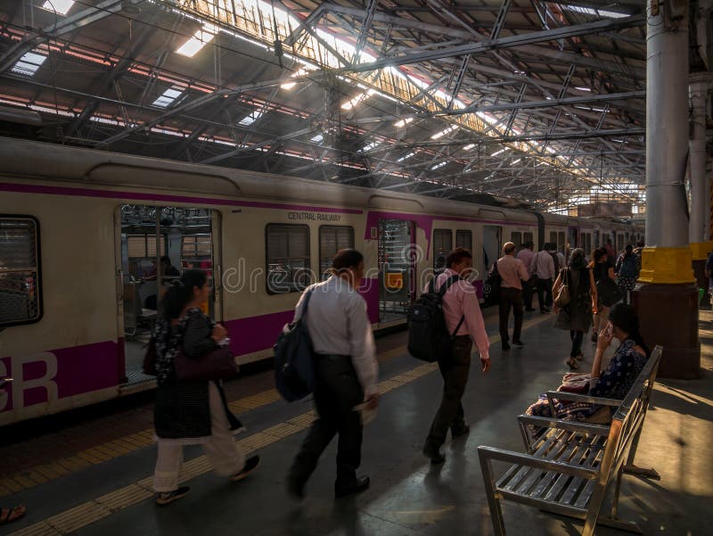 Unidentified Passengers Standing on the Doors of Running Local Train during  Rush Hours Editorial Photography - Image of station, india: 168031082