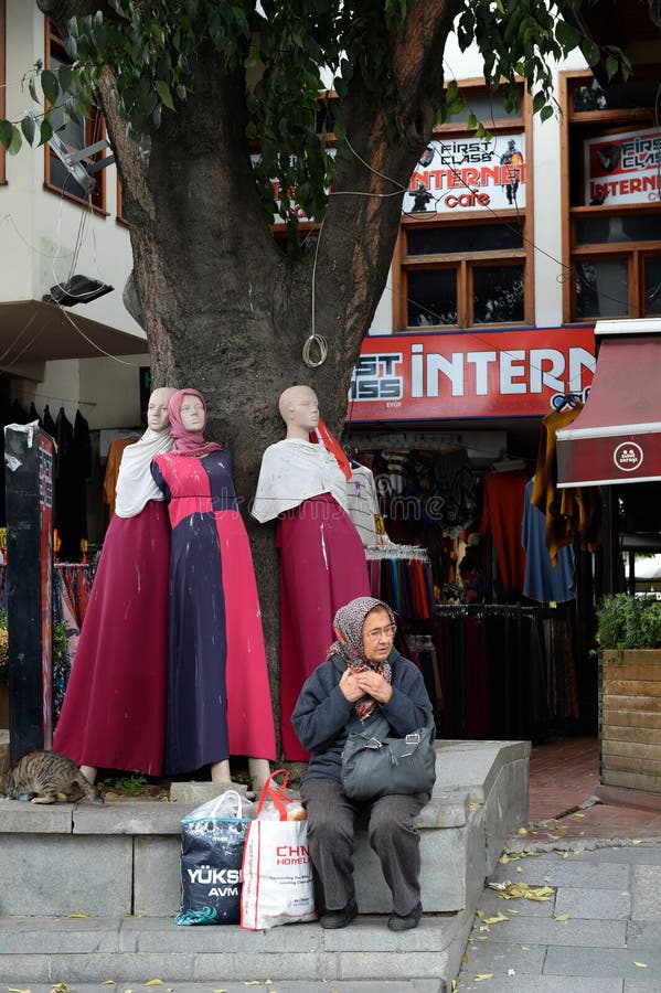 Unidentified Turkish Women in Traditional Islamic Clothing on the Streets  of the City Editorial Photo - Image of middle, cloth: 113289946