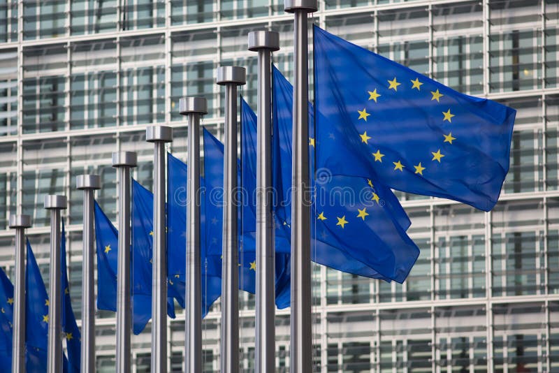 Unii Europejskich flagi przed Berlaymont budynkiem, Bruksela, Belgia