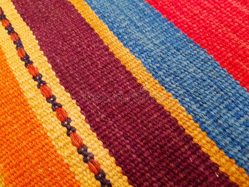 Unikt färgrikt Handcrafted traditionellt östligt - europeisk filt royaltyfria bilder Unikt färgrikt Handcrafted traditionellt östligt - europeisk filt royaltyfria bilder