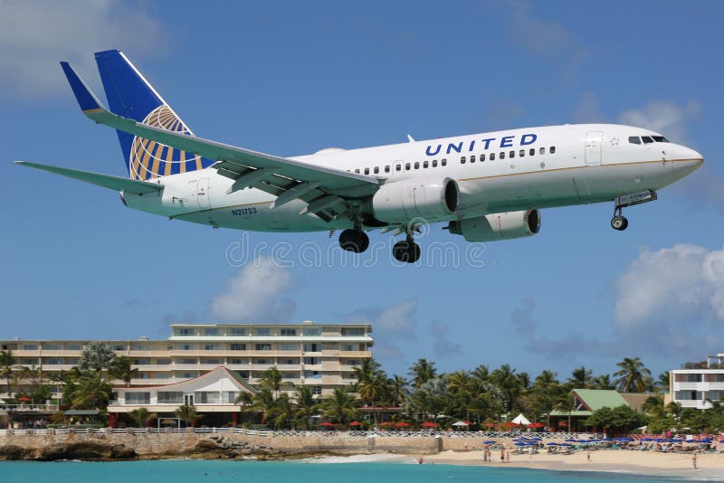 United Airlines Boeing 737-700 landing St. Martin royalty free stock image United Airlines Boeing 737-700 landing St. Martin royalty free stock image