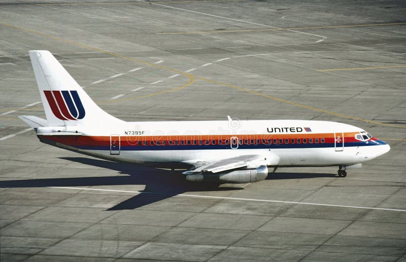 United Airlines Boeing β-737 στο διεθνή αερολιμένα του Λος Άντζελες μετά από μια πτήση από το Σαν Φρανσίσκο στοκ φωτογραφίες με δικαίωμα ελεύθερης χρήσης United Airlines Boeing β-737 στο διεθνή αερολιμένα του Λος Άντζελες μετά από μια πτήση από το Σαν Φρανσίσκο στοκ φωτογραφίες με δικαίωμα ελεύθερης χρήσης