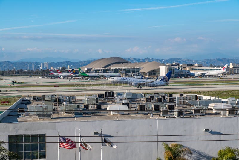 A United Airlines Jet Takes Off at Los Angeles International Airport ...