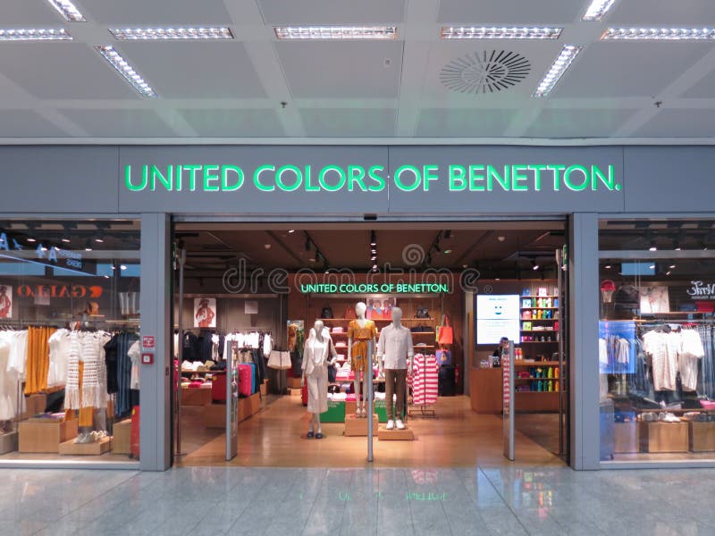 tweeling Uittreksel Voor u United Colors of Benetton Store Editorial Photo - Image of malpensa,  benetton: 148705886
