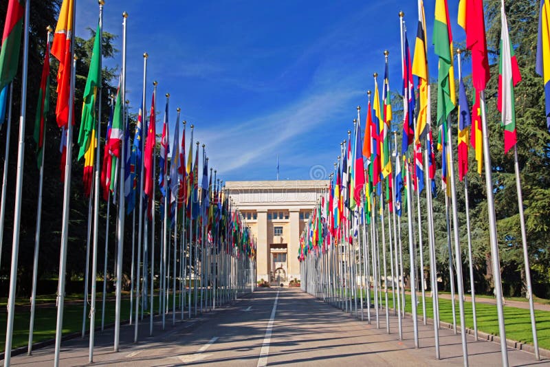 Galéria Národné Vlajky - hlavné verejné vchod do Paláca organizácie Spojených Národov (Palais des Nations) v Ženeve, Švajčiarsko.