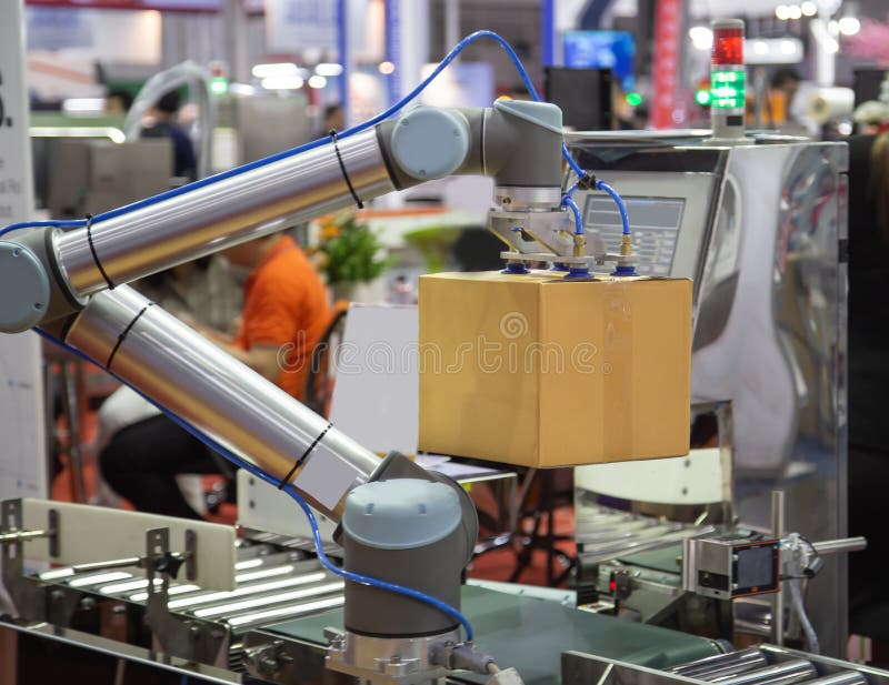 The universal robot lifting carton to production line