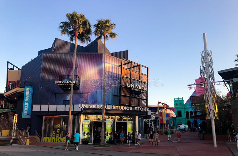 Universal implements new policy for minors at CityWalk