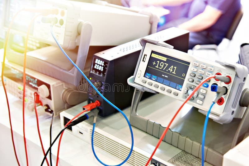 Universal voltmeter