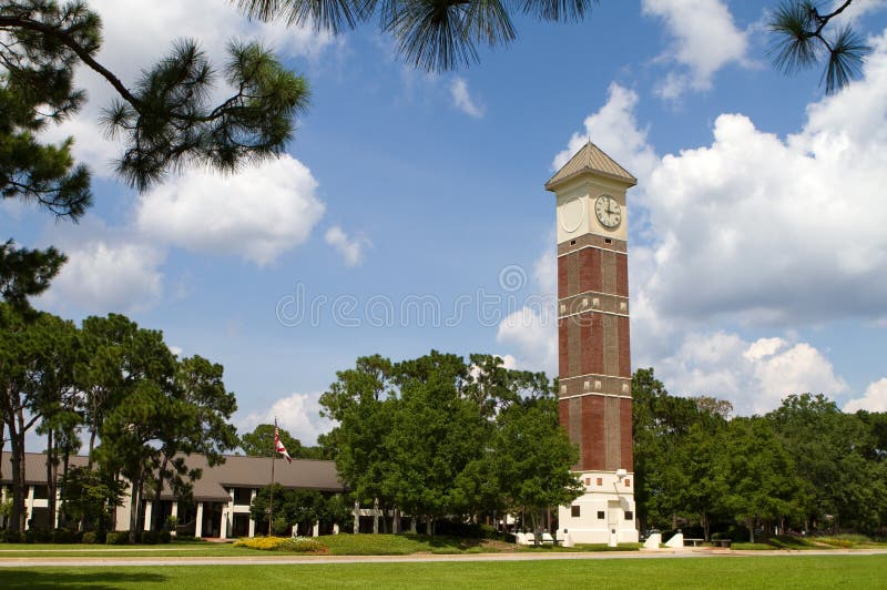 Universidad De Estado De Pensacola Foto de archivo - Imagen de cielo,  edificios: 32535066