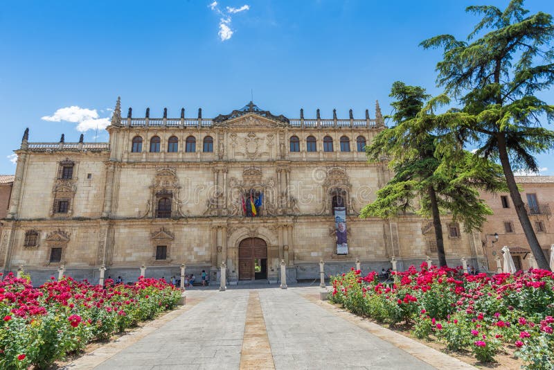 Universiteit van Alcala-voorgevel van Alcala DE Henares, Spanje royalty-vrije stock afbeelding Universiteit van Alcala-voorgevel van Alcala DE Henares, Spanje royalty-vrije stock afbeelding