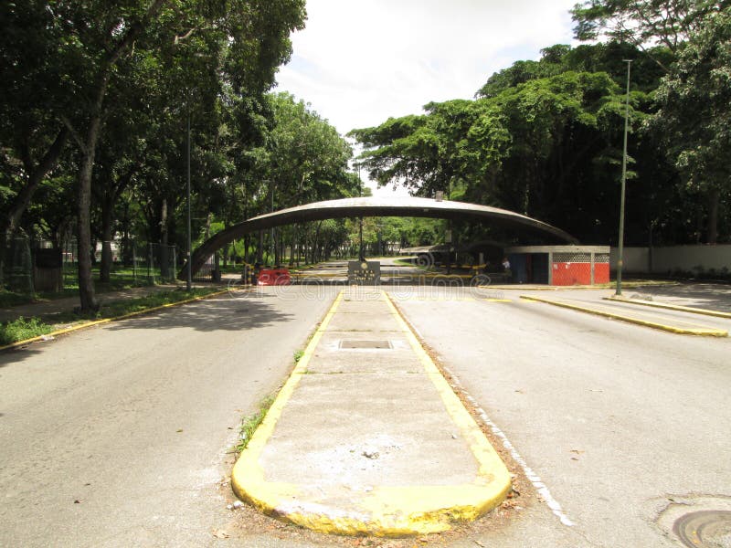 Universitetcentral av den Venezuela UCV maingaten Caracas Venezuela royaltyfria foton Universitetcentral av den Venezuela UCV maingaten Caracas Venezuela royaltyfria foton