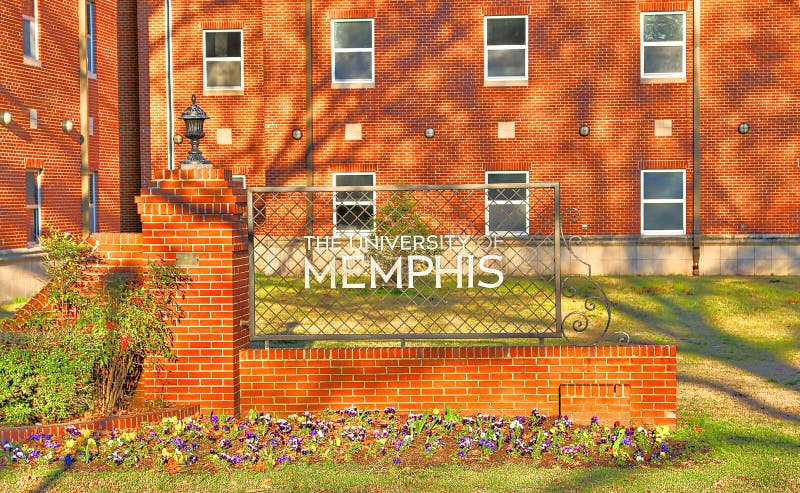 Universität von Memphis Entrance Sign Surrounded durch Blumen stockbild Universität von Memphis Entrance Sign Surrounded durch Blumen stockbild