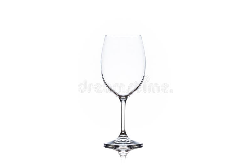 Uno pulisce il vetro di vino vuoto su fondo bianco immagini stock libere da diritti Uno pulisce il vetro di vino vuoto su fondo bianco immagini stock libere da diritti