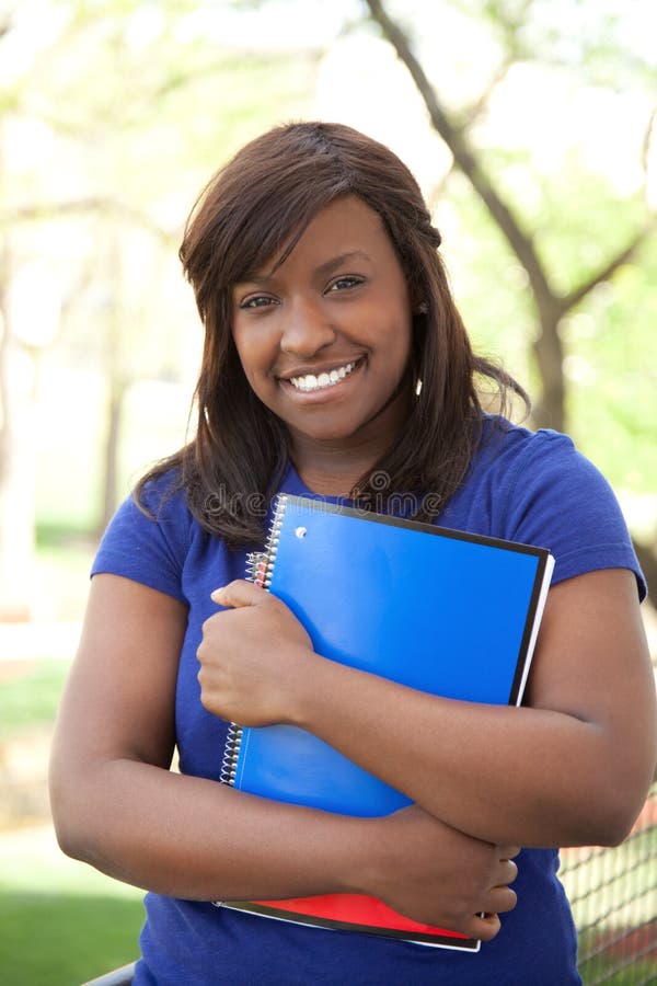 Uno studente di college grazioso del African-American