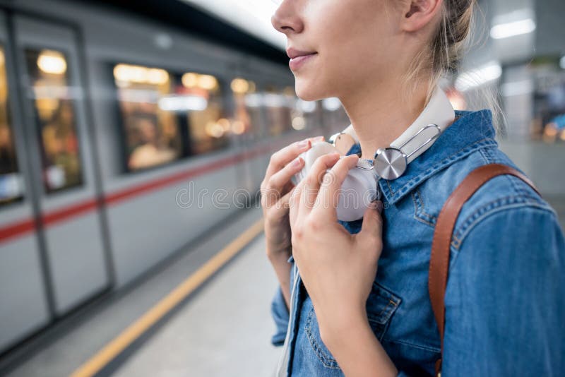 Unrecognizable young woman at the underground platform, waiting stock photography Unrecognizable young woman at the underground platform, waiting stock photography