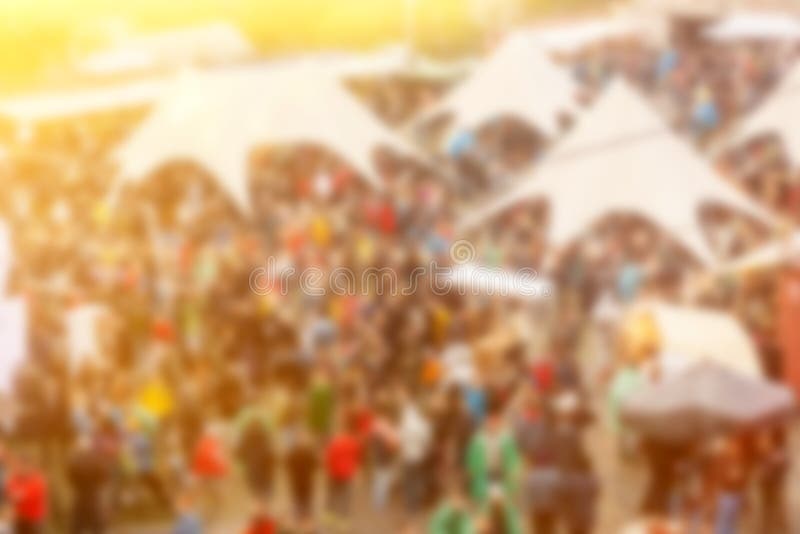 Unscharfes Bild der gedrängten Draufsicht des Nahrungsmittelfestivalhintergrundes lizenzfreie stockbilder Unscharfes Bild der gedrängten Draufsicht des Nahrungsmittelfestivalhintergrundes lizenzfreie stockbilder