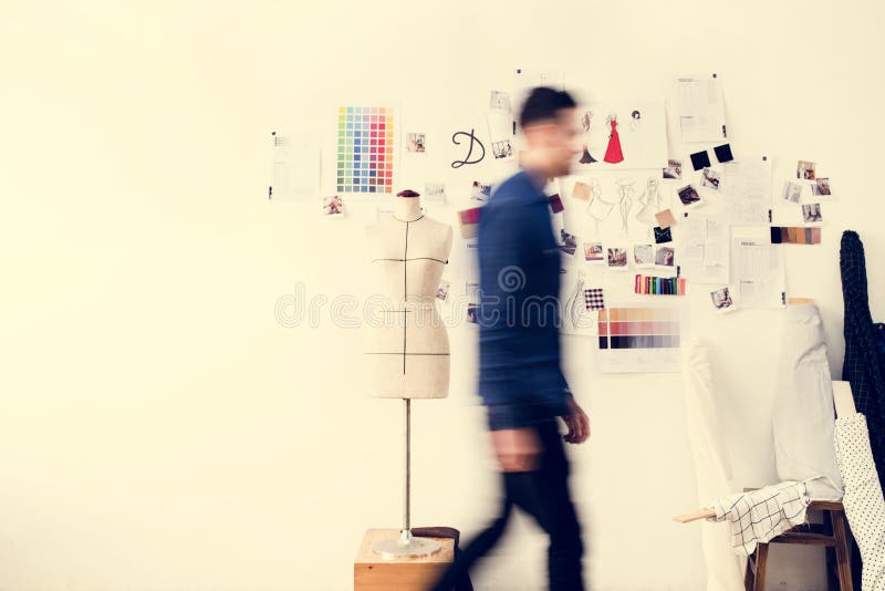 Unscharfes Bild eines Manngehens lizenzfreies stockbild