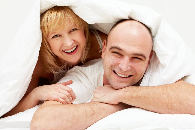 Unter Decke stockbild. Bild von person, glücklich, flitterwochen - 17769739