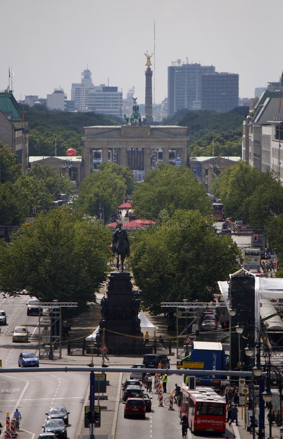 Unter Den Linden Berlin Editorial Image Image Of Landmark