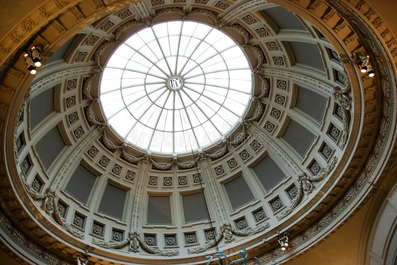 Unter der Haube stockbild. Bild von kuppel, architektur - 11189207 Unter der Haube stockbild. Bild von kuppel, architektur - 11189207