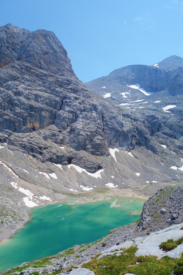 Unterer Eissee unter dem Dachstein-Gletscher nahe zu Simonyhï-¿ ½ tte in den österreichischen Alpen während des Sommers, Salzkamm
