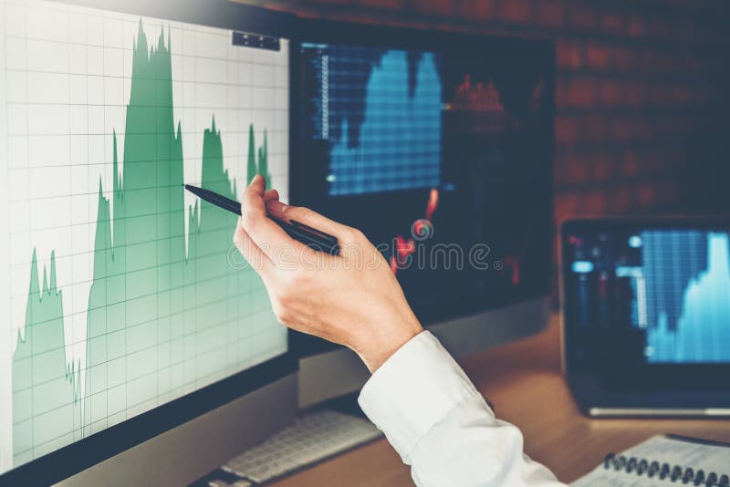 Unternehmer Business Man B?rse der Investition Diskussion und B?rsehandel des Analysediagramms, Aktienkurvekonzept lizenzfreies stockfoto Unternehmer Business Man B?rse der Investition Diskussion und B?rsehandel des Analysediagramms, Aktienkurvekonzept lizenzfreies stockfoto