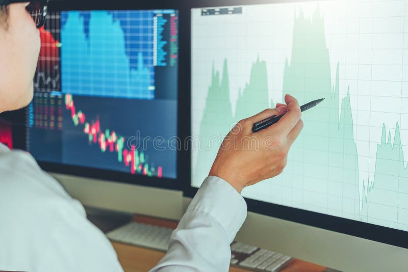 Unternehmer Business Man Börse der Investition Diskussion und Börsehandel des Analysediagramms, Aktienkurvekonzept lizenzfreie stockfotografie Unternehmer Business Man Börse der Investition Diskussion und Börsehandel des Analysediagramms, Aktienkurvekonzept lizenzfreie stockfotografie