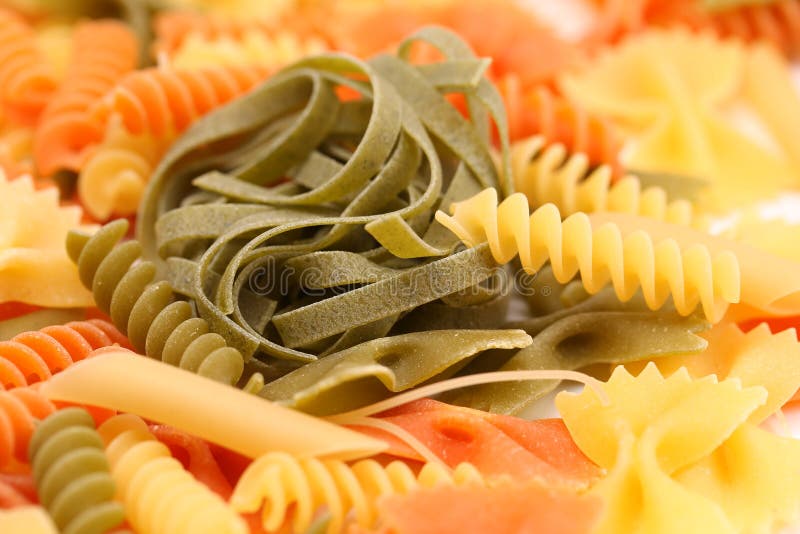 Unterschiedliche Teigwaren In Drei Farben. Stockfoto - Bild von gelb ... Unterschiedliche Teigwaren In Drei Farben. Stockfoto - Bild von gelb ...