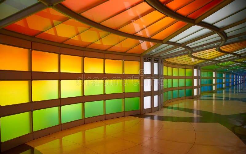 Untertagedurchgang im Flughafen Chicagos O'Hare stockbilder Untertagedurchgang im Flughafen Chicagos O'Hare stockbilder