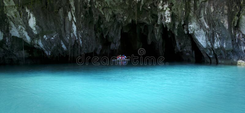 Untertagefluß sabang palawan Philippinen lizenzfreie stockbilder Untertagefluß sabang palawan Philippinen lizenzfreie stockbilder