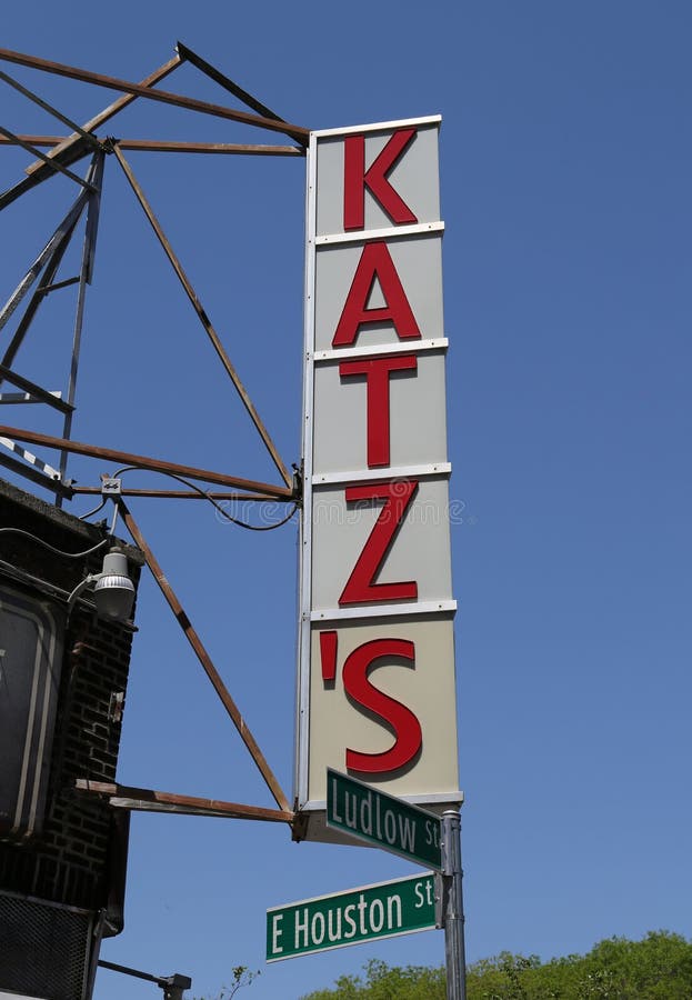 Unterzeichnen Sie für die historischen Katz-` s Delikatessen stockfotos Unterzeichnen Sie für die historischen Katz-` s Delikatessen stockfotos