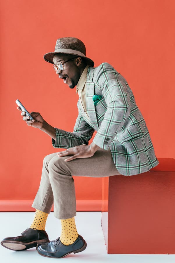 uomo afroamericano emozionante bello fotografia stock uomo afroamericano emozionante bello fotografia stock