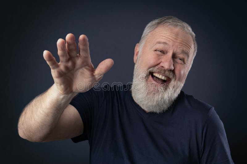 Uomo anziano che gode di qualcosa fotografia stock libera da diritti Uomo anziano che gode di qualcosa fotografia stock libera da diritti