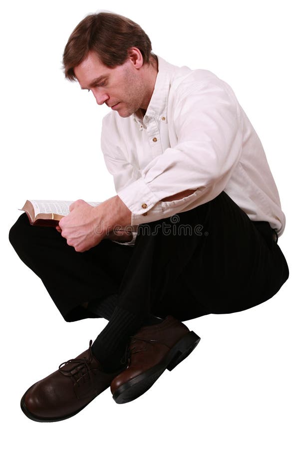 Uomo bello che legge bibbia fotografia stock Uomo bello che legge bibbia fotografia stock