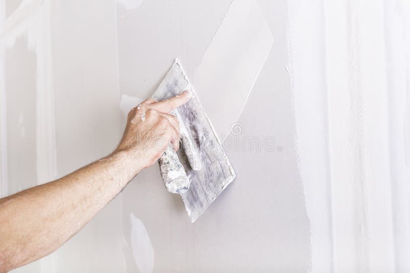 Uomo che lavora con la cazzuola Rinnovamento dell'interno domestico immagini stock libere da diritti Uomo che lavora con la cazzuola Rinnovamento dell'interno domestico immagini stock libere da diritti