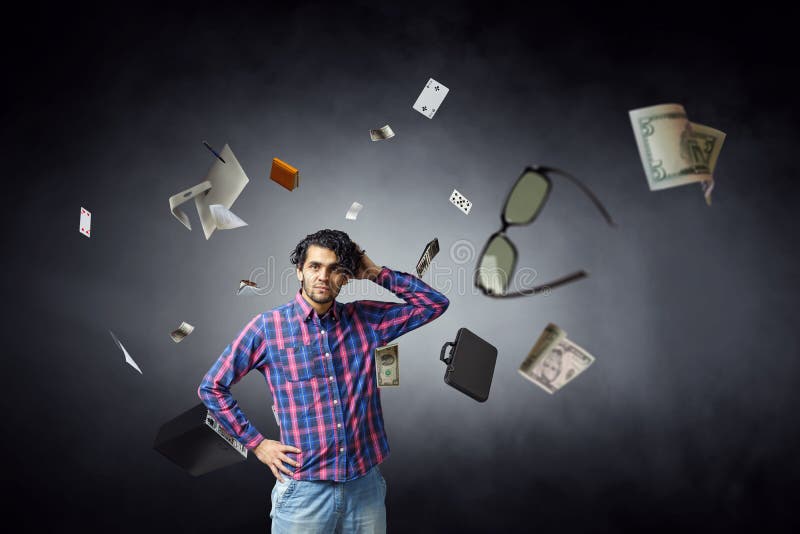 Uomo che pensa e che cerca nuovo concetto di idea Media misti immagini stock libere da diritti Uomo che pensa e che cerca nuovo concetto di idea Media misti immagini stock libere da diritti