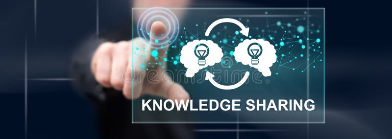 Uomo che tocca un concetto di condivisione della conoscenza fotografia stock libera da diritti