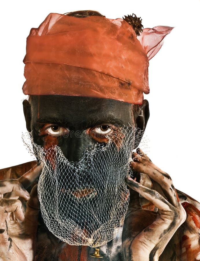 Uomo con trucco nero su sfondo bianco fotografie stock