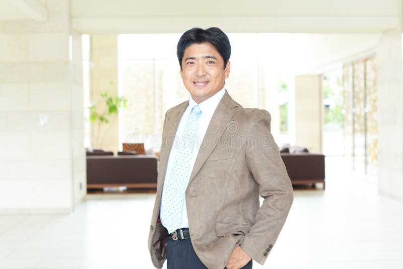 Uomo d'affari asiatico sorridente immagine stock libera da diritti