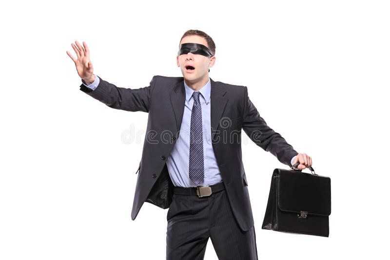 Uomo d'affari blindfold confuso con la cartella