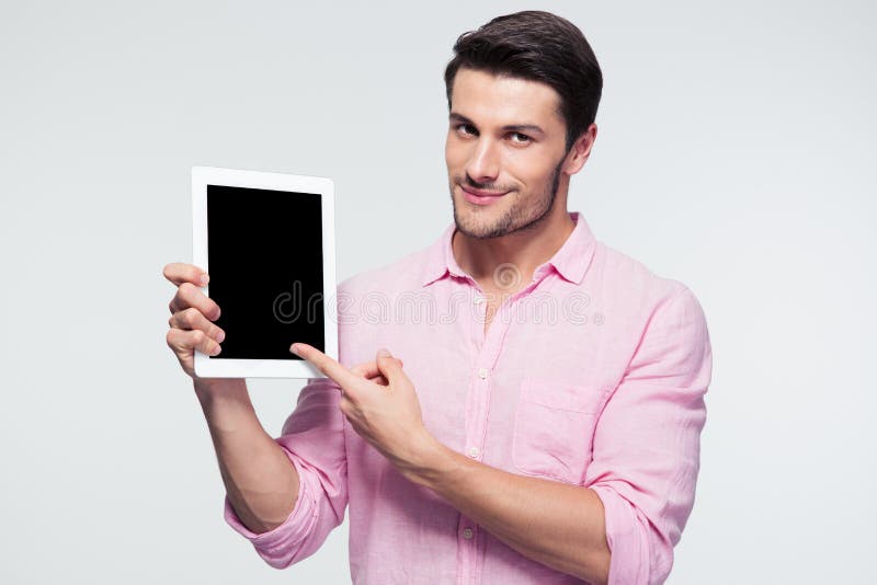 Uomo d'affari che indica dito sullo schermo di computer della compressa immagini stock Uomo d'affari che indica dito sullo schermo di computer della compressa immagini stock