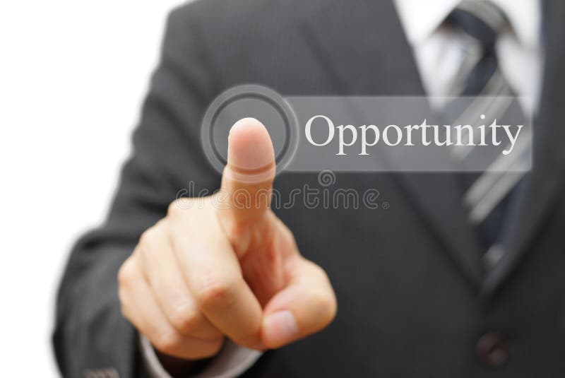 Uomo d'affari che spinge il bottone di opportunità sul bottone virtuale fotografia stock Uomo d'affari che spinge il bottone di opportunità sul bottone virtuale fotografia stock