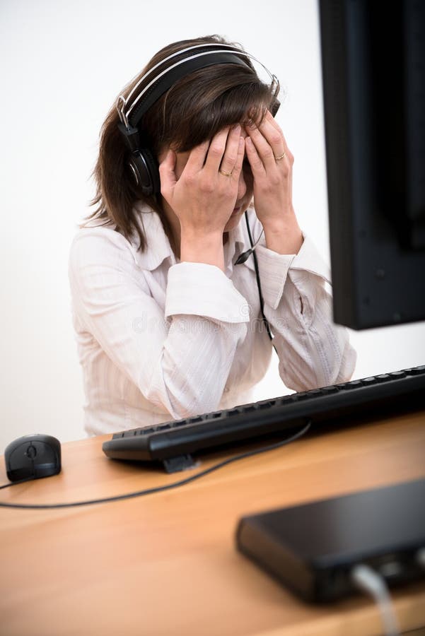 Uomo d'affari depresso e frustrato fotografie stock libere da diritti Uomo d'affari depresso e frustrato fotografie stock libere da diritti