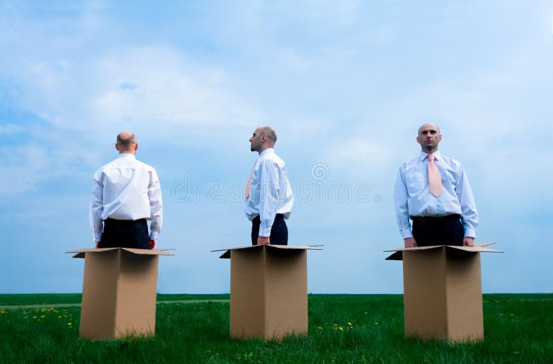 Uomo d'affari fuori della casella immagine stock Uomo d'affari fuori della casella immagine stock
