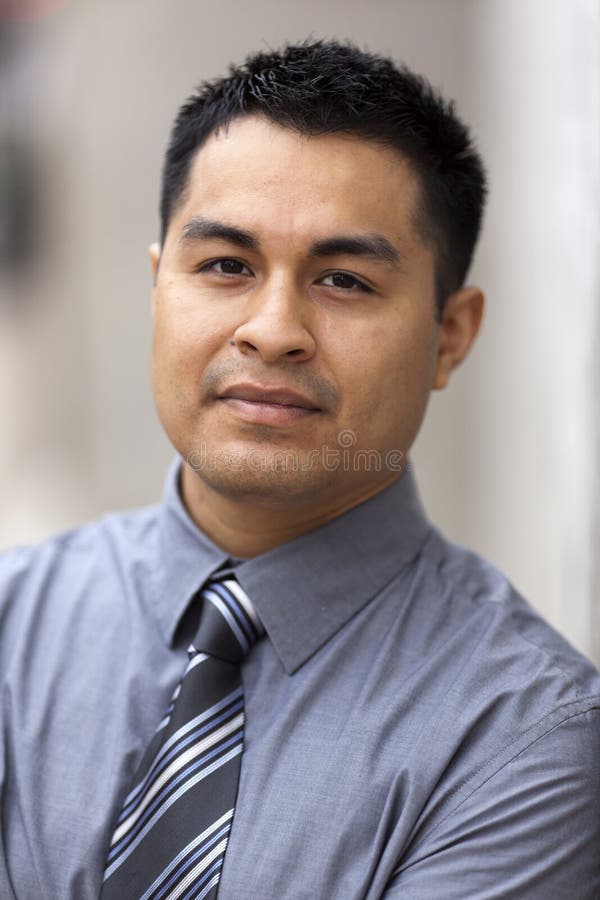 Uomo d'affari ispanico - ritratto di Headshot fotografie stock libere da diritti Uomo d'affari ispanico - ritratto di Headshot fotografie stock libere da diritti