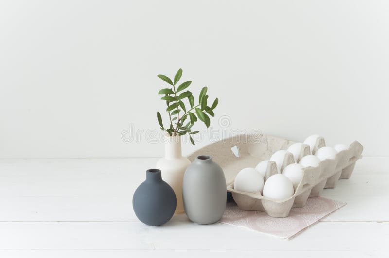 Uova di Pasqua e vazes immagine stock libera da diritti Uova di Pasqua e vazes immagine stock libera da diritti