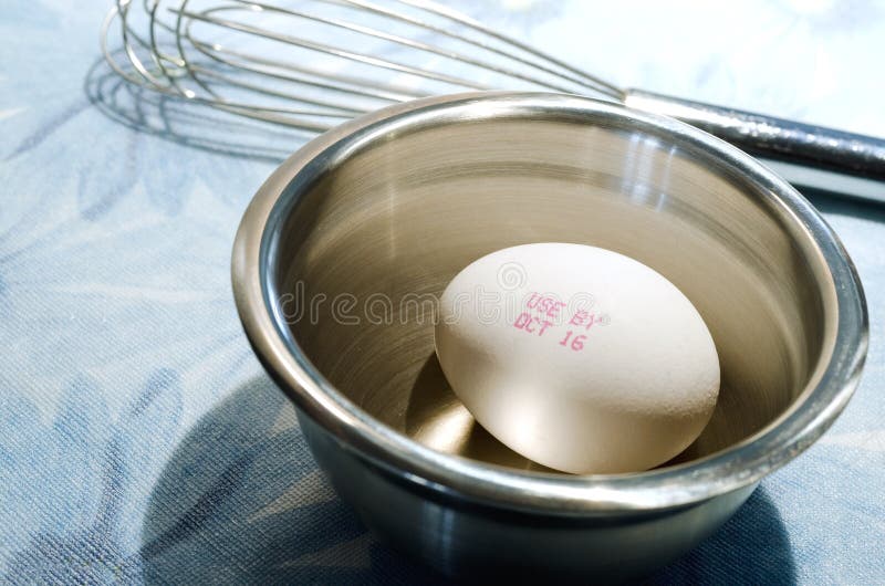 Uovo con la data di scadenza